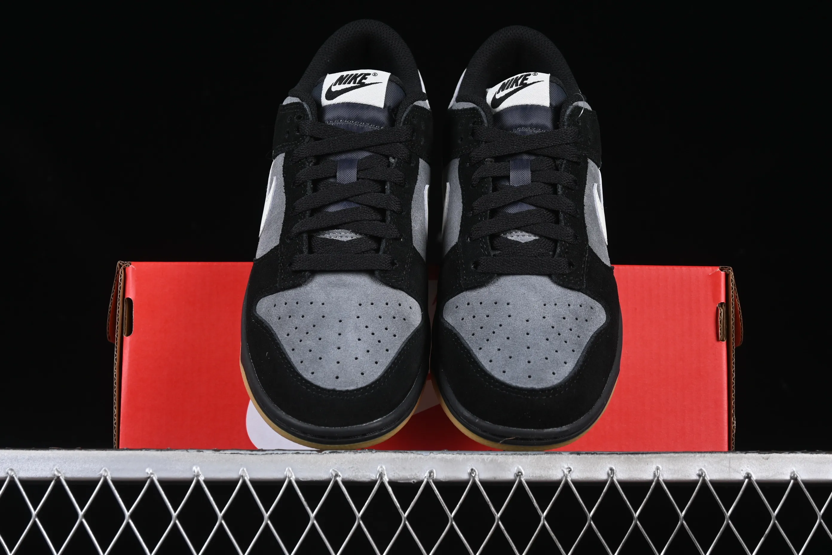 All categories Nk SB Dunk series Nk SB Dunk Low low-top sneakers Nk Dunk Low black and gray color low-top casual sneakers HQ1931-001
